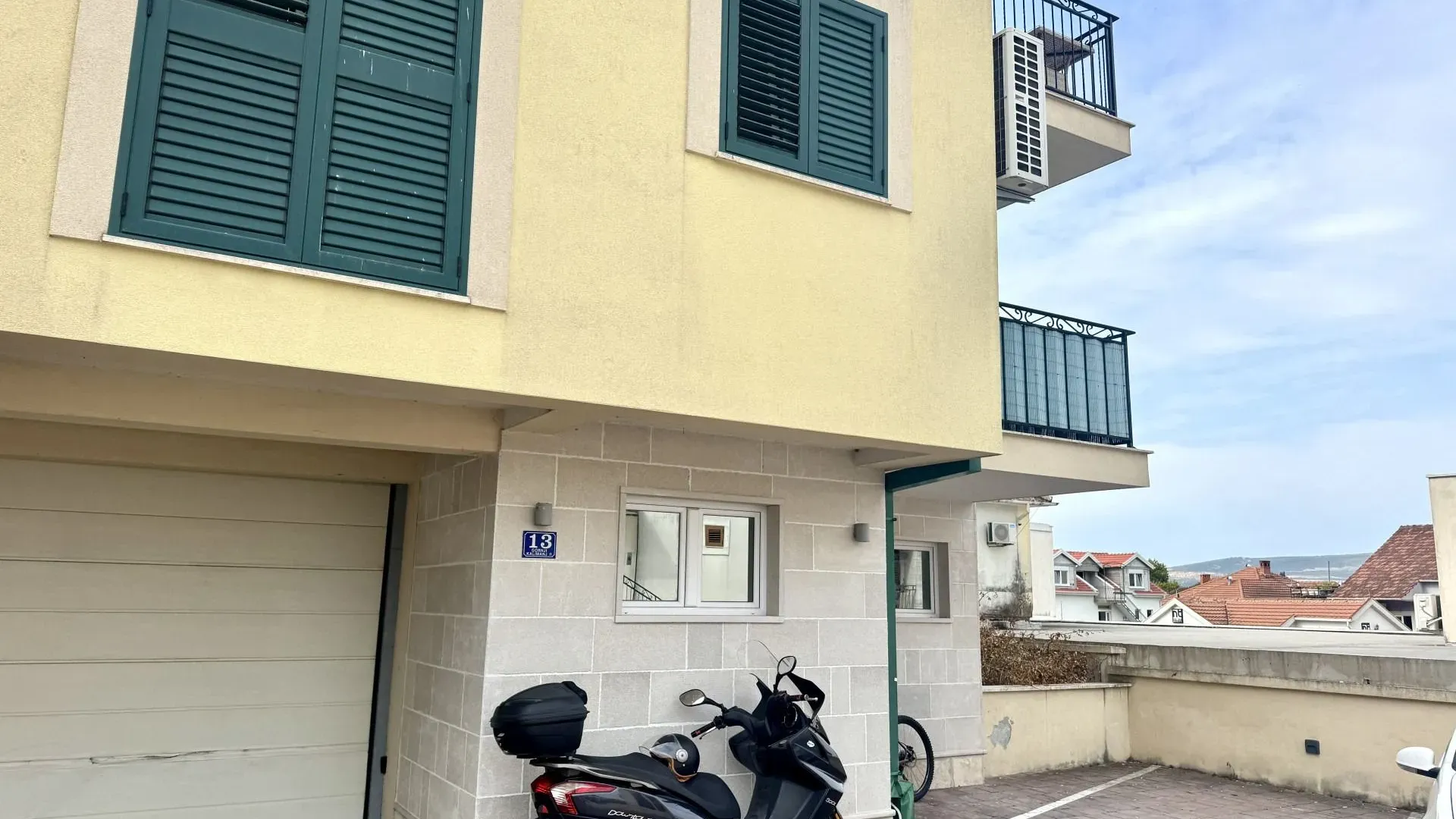 Rent, three bedroom apartment, 86m², Kalimanj, Tivat