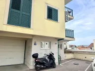 Izdavanje, trosoban stan, 86m², Kalimanj, Tivat - image 13