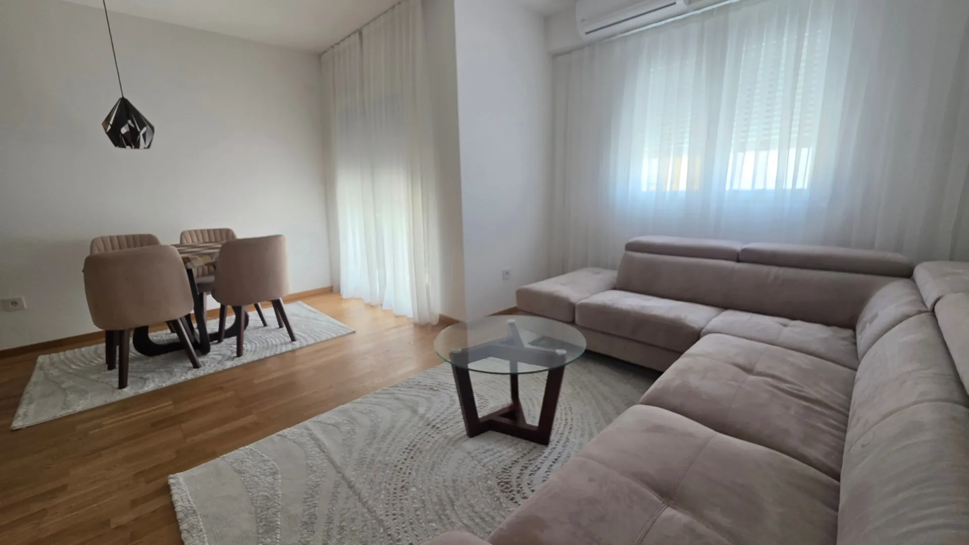 Izdavanje, dvosoban stan, 65m², Pobrežje, Podgorica