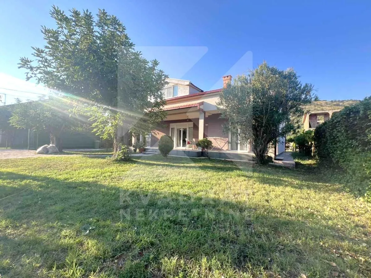 Prodaja, kuća, 200m², Tološi, Podgorica