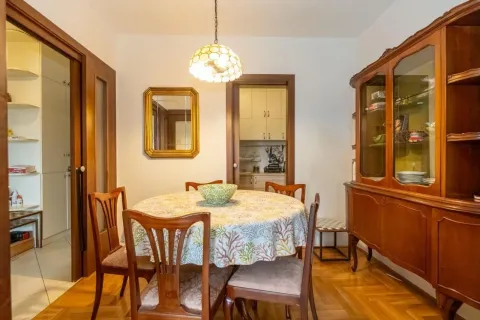 Izdavanje, trosoban stan, 97m², Blok 9, Podgorica - image 4