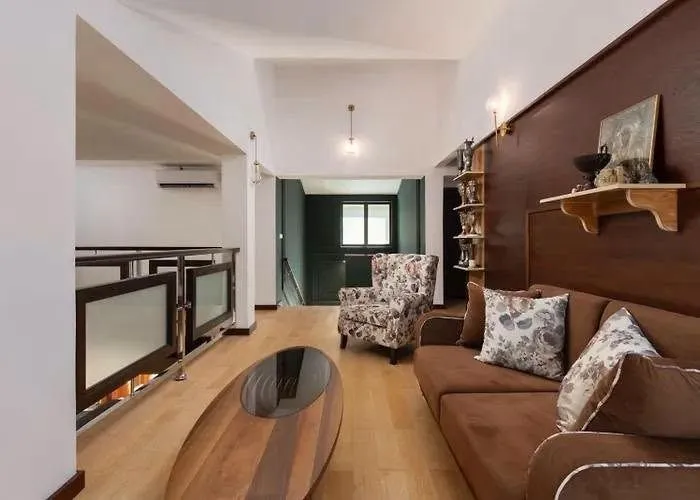 Izdavanje, kuća, 400m², Centar, Tivat