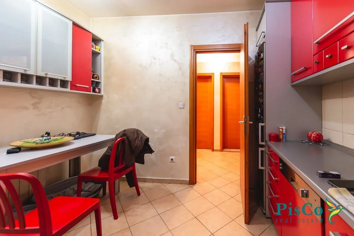 Prodaja, trosoban stan, 119m², Stari Aerodrom, Podgorica