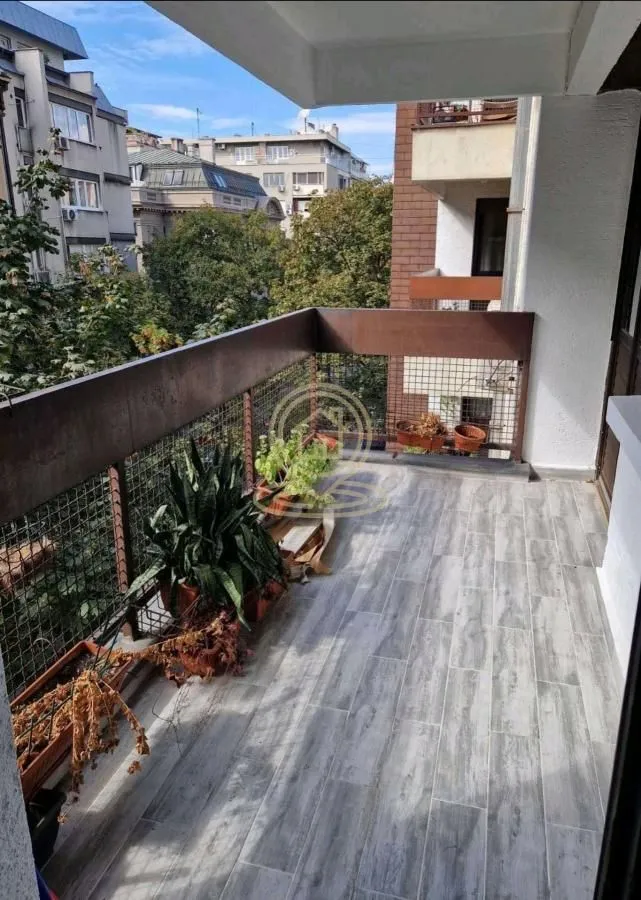 Izdavanje, četvorosoban stan, 104m², Vračar Hram, Vračar Sve Podlokacije