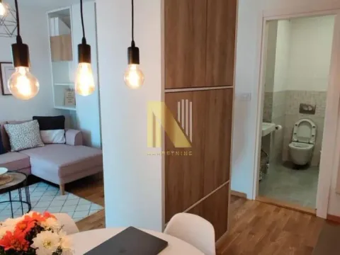 Stan in Adamovićevo Naselje