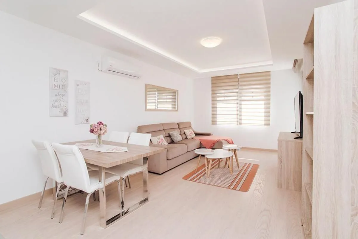 Rent, one bedroom apartment, 57m², Centar, Tivat