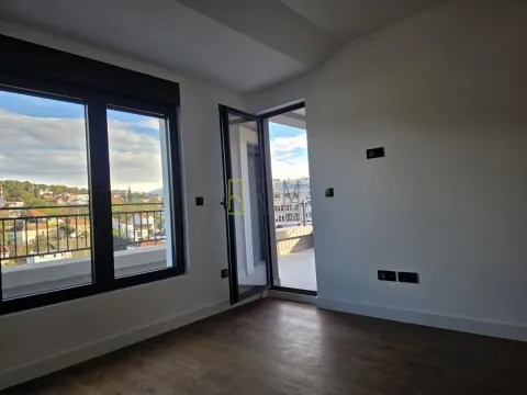 Izdavanje, trosoban stan, 163m², Dalmatinska ulica, Podgorica - image 14