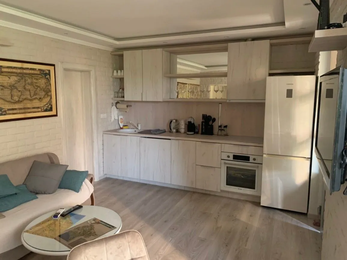 Izdavanje, dvosoban stan, 55m², Mrčevac, Tivat