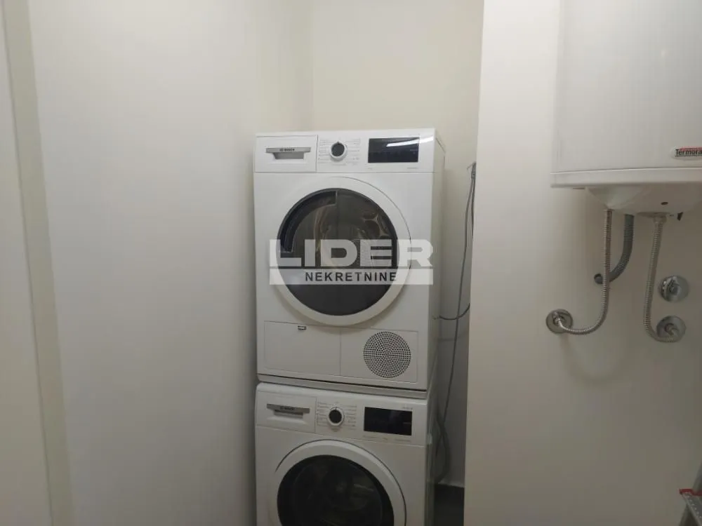 Izdavanje, dvosoban stan, 59m², Savski Venac, Beograd