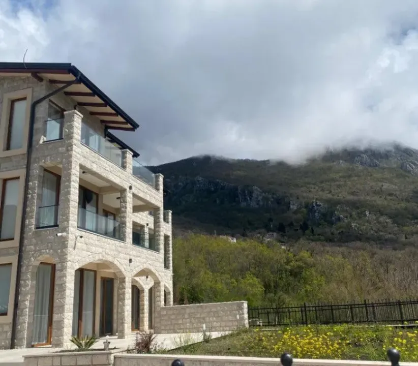 Sale, house, 400m², Budva okolina, Budva