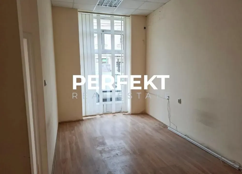 Izdavanje, poslovni prostor, 60m², Centar, Pančevo