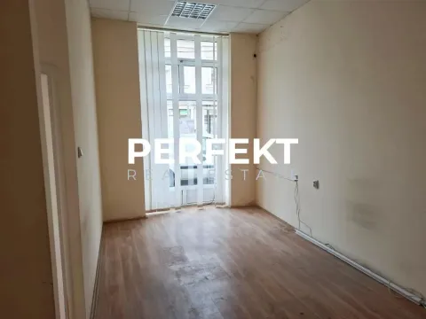 Izdavanje, poslovni prostor, 60m², Centar, Pančevo - image 1