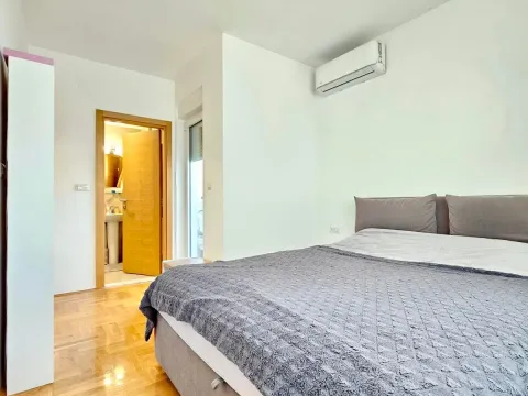 Prodaja, trosoban stan, 95m², Stari Aerodrom, Podgorica - image 8