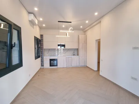 Prodaja, dvosoban stan, 80m², Dobrota, Kotor - image 3