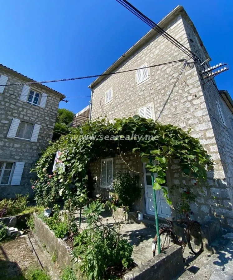 Prodaja, kuća, 180m², Kostanjica, Kotor