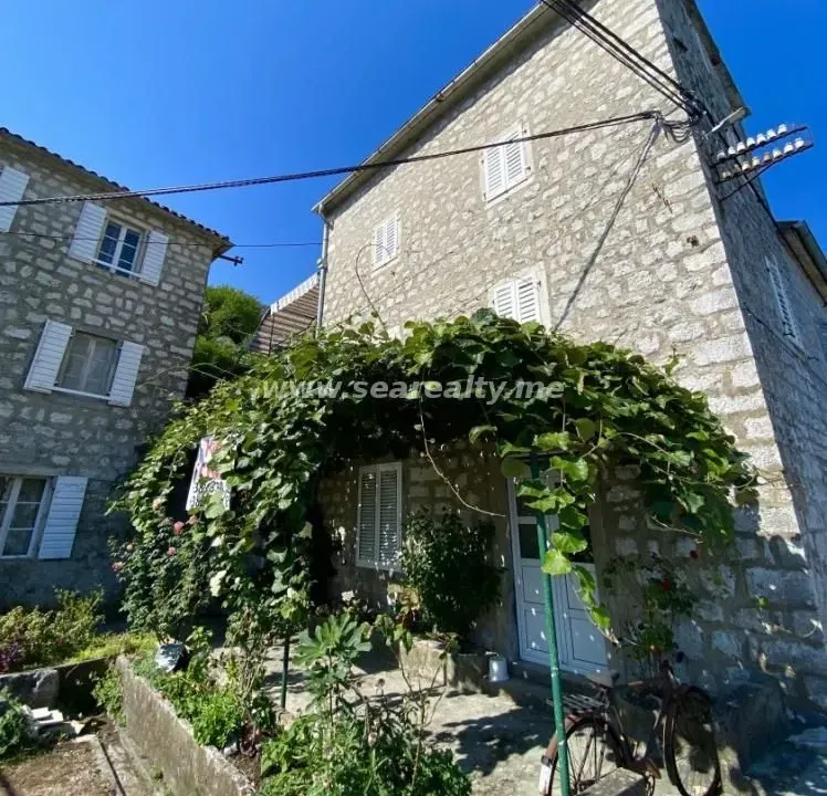 Prodaja, kuća, 180m², Kostanjica, Kotor