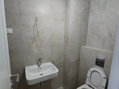 Izdavanje, dvosoban stan, 80m², Tološi, Podgorica - image 6