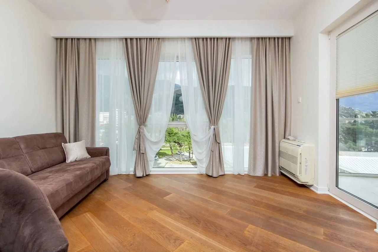 Rent, one bedroom apartment, 63m², Tre Canne, Budva
