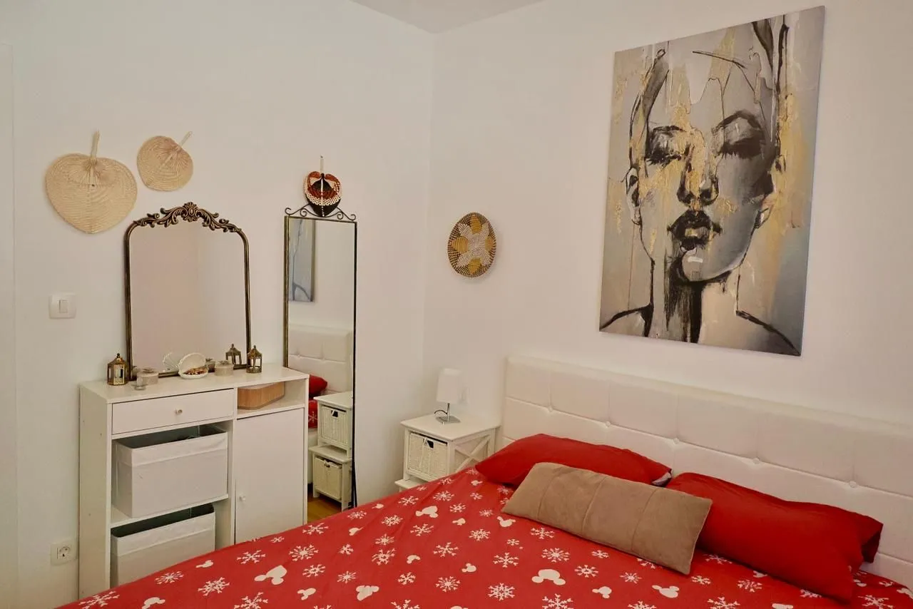Prodaja, dvosoban stan, 106m², Dobrota, Kotor