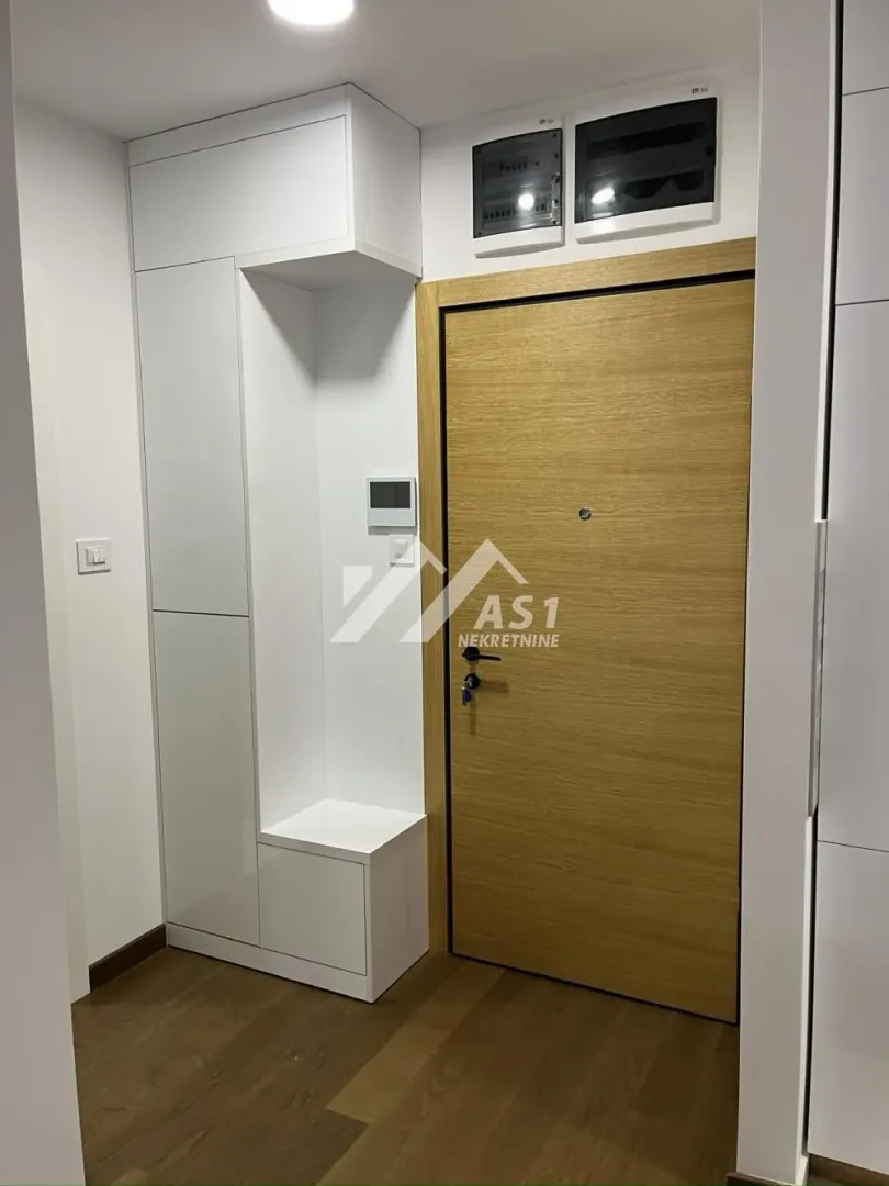 Izdavanje, dvosoban stan, 45m², Centar, Novi Sad