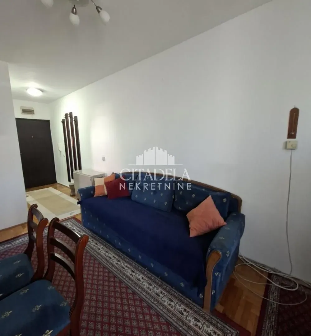 Izdavanje, jednosoban stan, 38m², Rakovica, Beograd