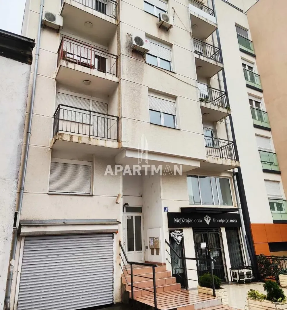 Izdavanje, poslovni prostor, 34m², Đeram Pijaca, Beograd