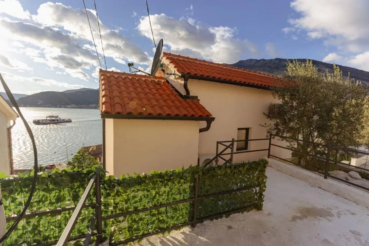 Prodaja, kuća, 70m², Lepetani, Tivat