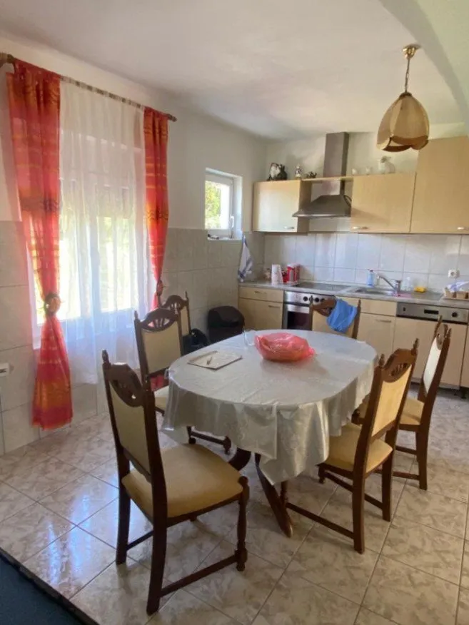 Sale, house, 300m², Marovići, Bar