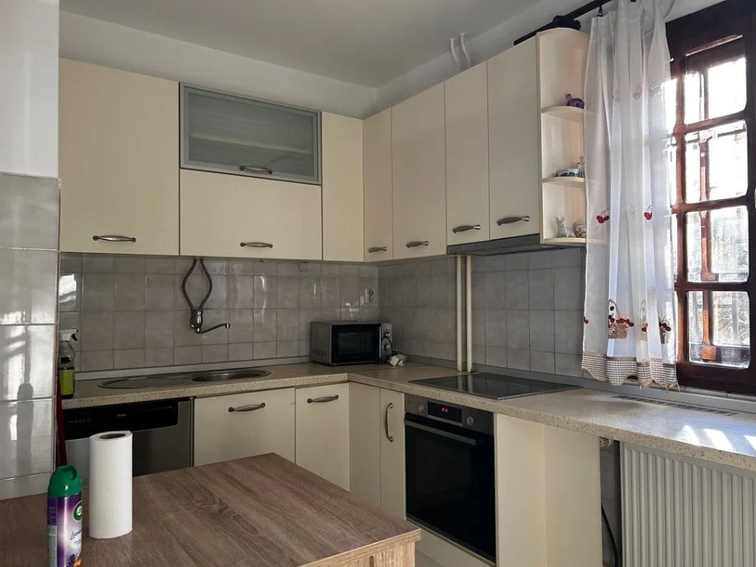 Izdavanje, kuća, 300m², Dedinje Beli Dvor, Dedinje Sve Podlokacije