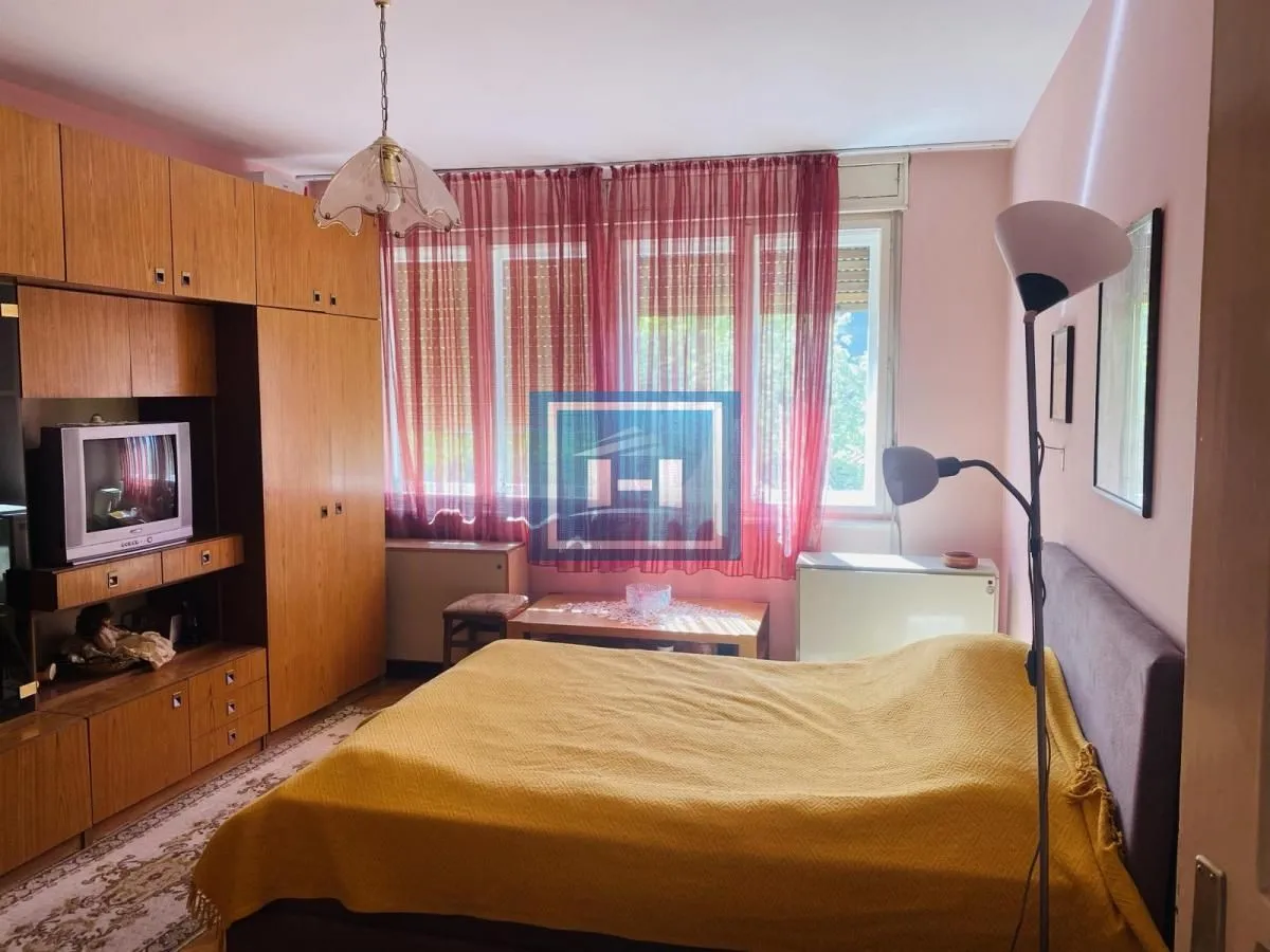 Prodaja, trosoban stan, 60m², Centar, Paraćin