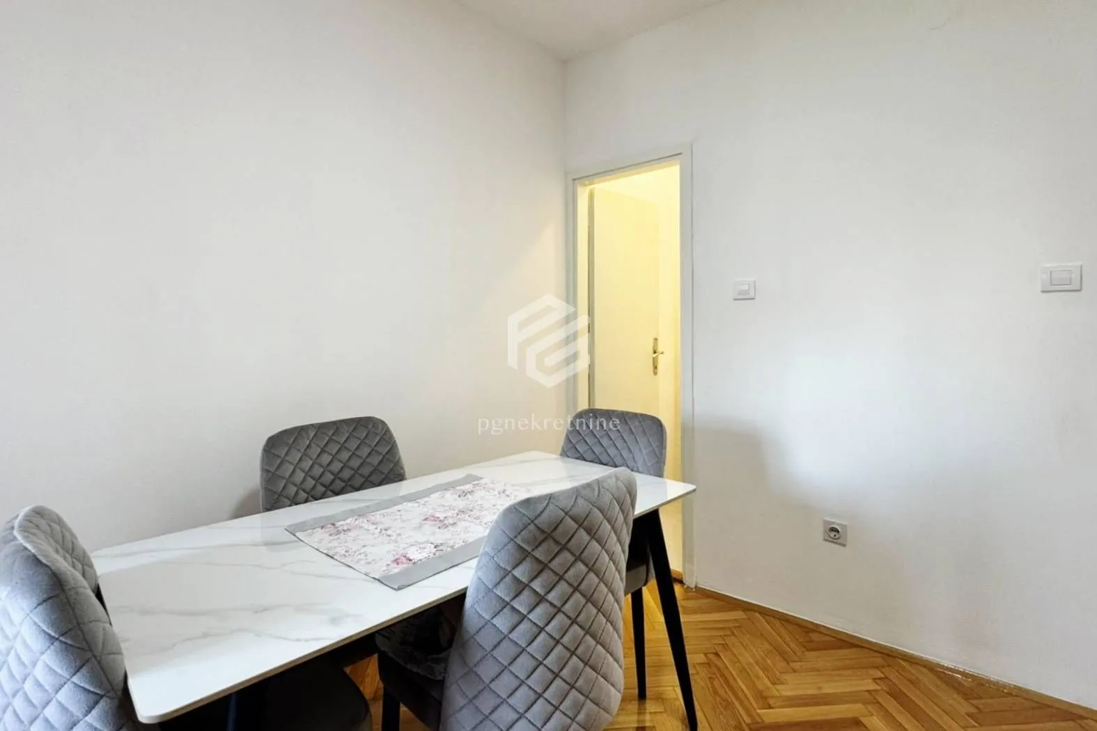 Izdavanje, dvosoban stan, 75m², Pobrežje, Podgorica