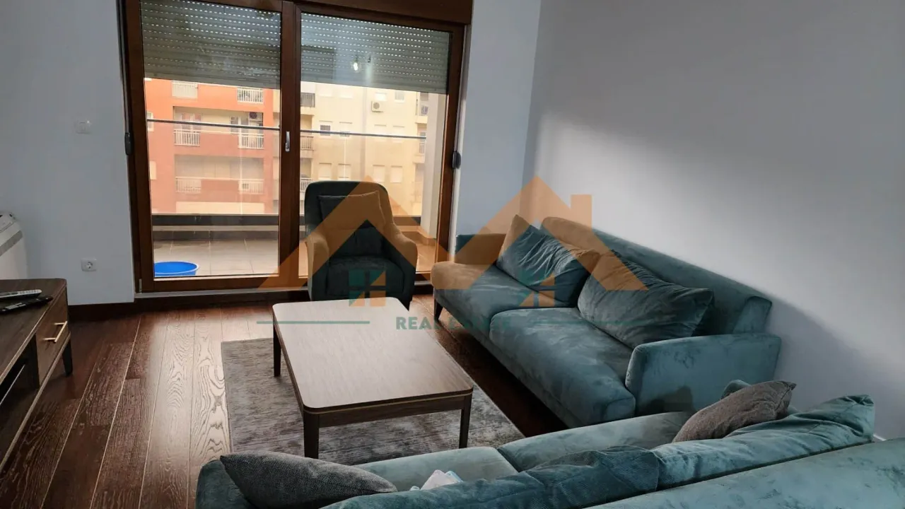 Izdavanje, dvosoban stan, 69m², Master Kvart, Podgorica