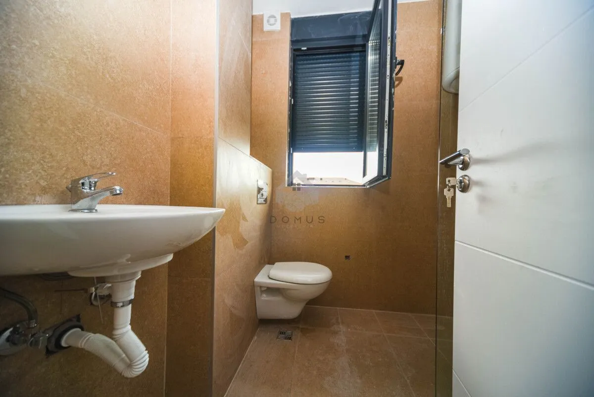 Izdavanje, dvosoban stan, 64m², Tološi, Podgorica