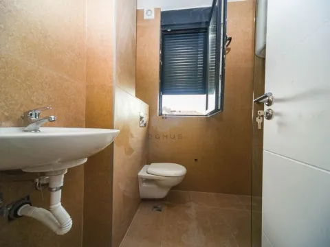 Izdavanje, dvosoban stan, 64m², Tološi, Podgorica - image 6