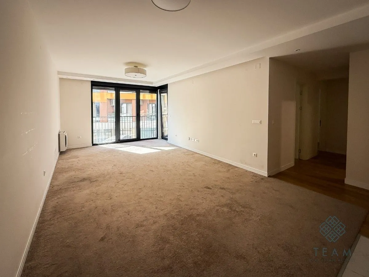 Izdavanje, poslovni prostor, 78m², Kod Capital Plaze, Podgorica