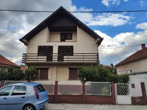 Sale, house, 300m², Pivara, Jagodina