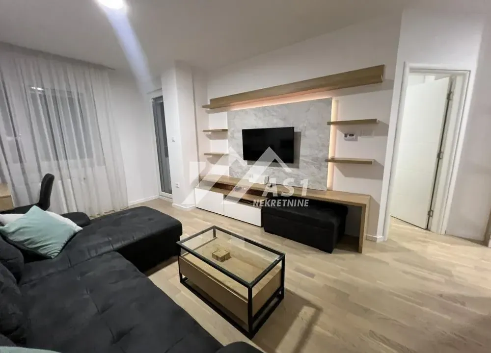 Izdavanje, jednosoban stan, 40m², Rotkvarija, Novi Sad Sve Podlokacije