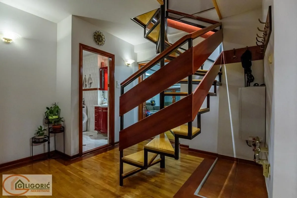 Prodaja, četvorosoban stan, 131m², Gundulićev Venac, Beograd