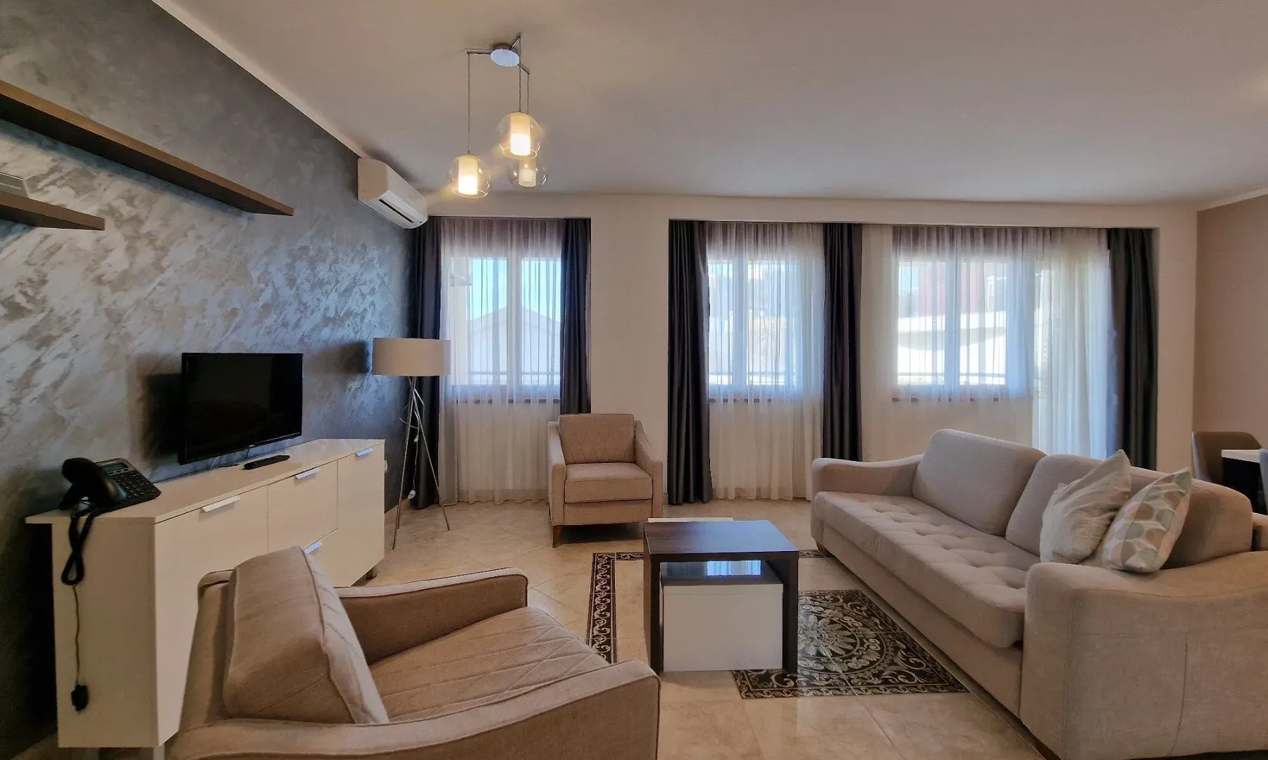 Rent, one bedroom apartment, 90m², Bečići, Budva