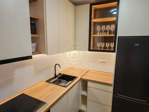 Izdavanje, trosoban stan, 80m², Savski Venac, Beograd - image 2