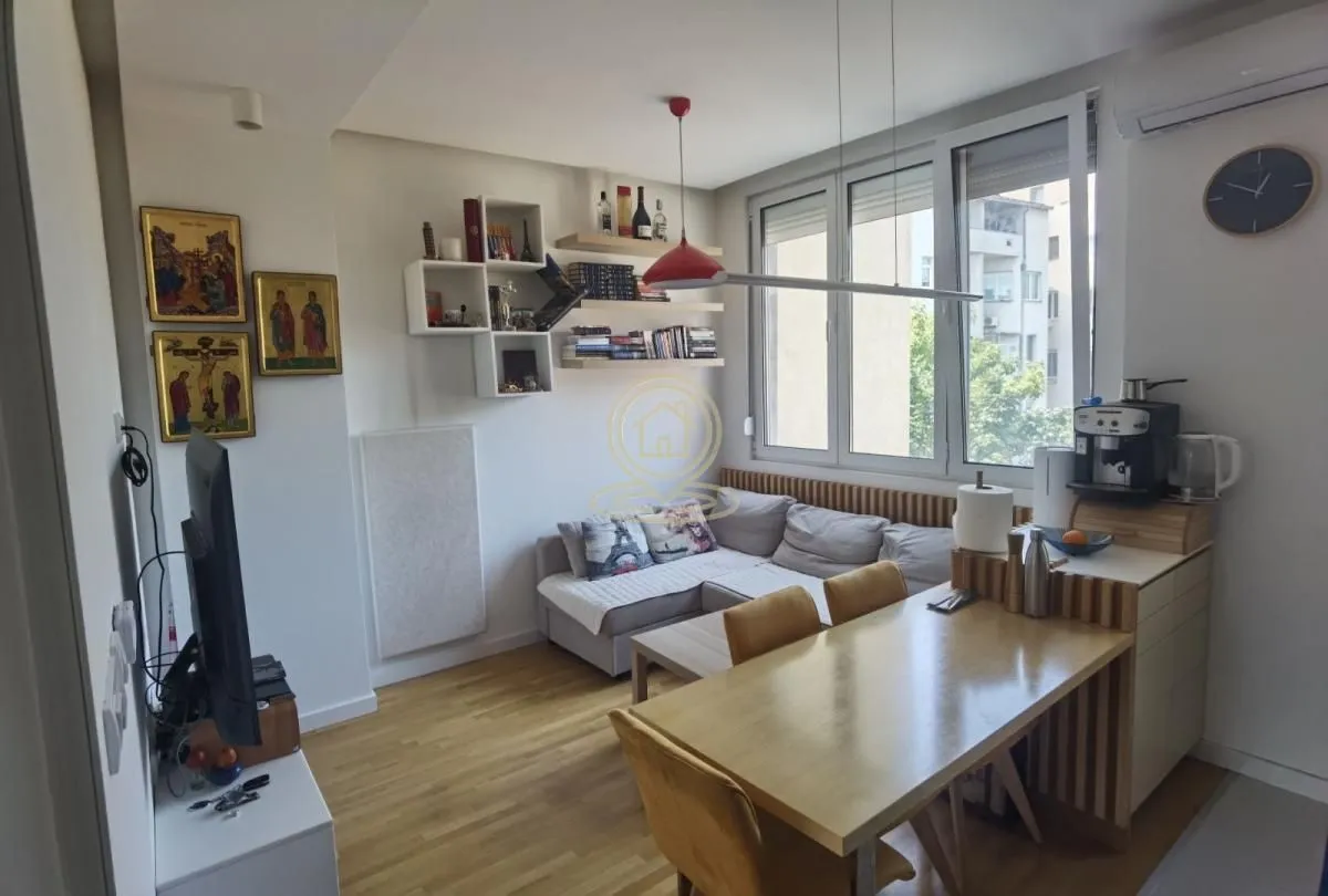 Izdavanje, trosoban stan, 60m², Skadarlija, Beograd