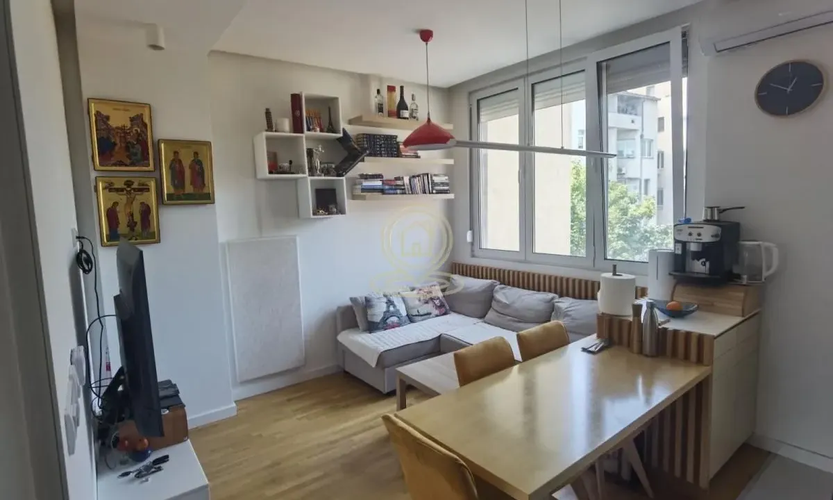 Izdavanje, trosoban stan, 60m², Skadarlija, Beograd