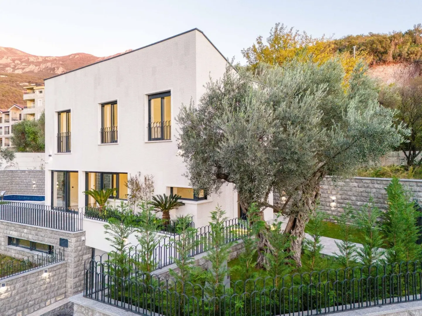 Prodaja, kuća, 240m², Kamenovo, Budva