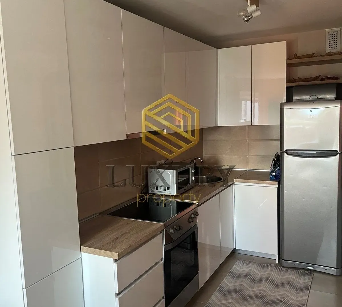 Izdavanje, dvosoban stan, 75m², Gornja Gorica, Podgorica