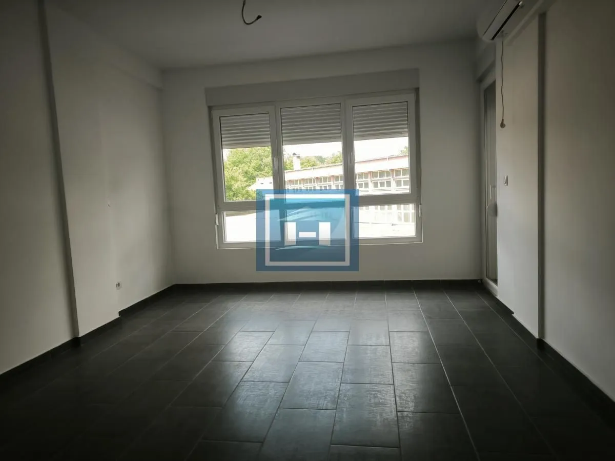 Izdavanje, stan, 223m², Centar, Ćuprija