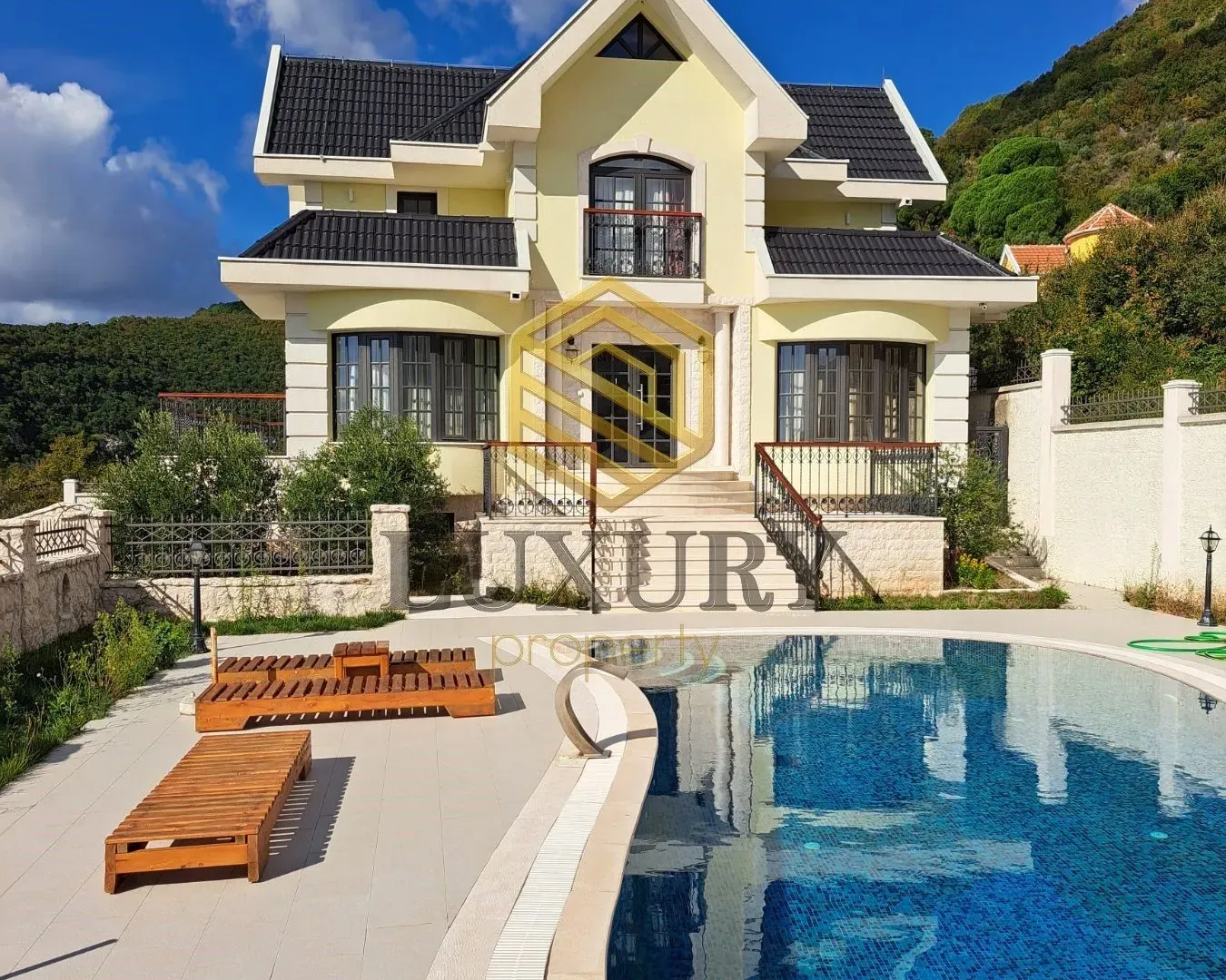 Rent, house, 400m², Markovići, Budva