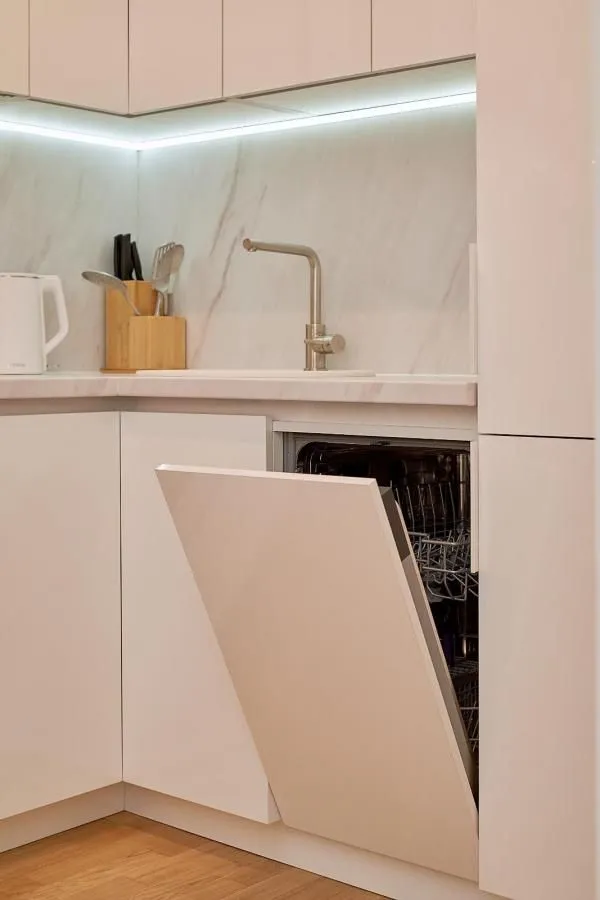 Rent, one bedroom apartment, 51m², Bečići, Budva