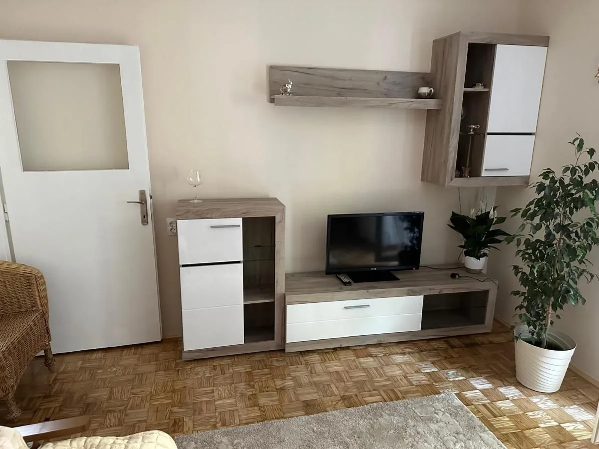 Prodaja, dvosoban stan, 54m², Rotkvarija, Novi Sad Sve Podlokacije