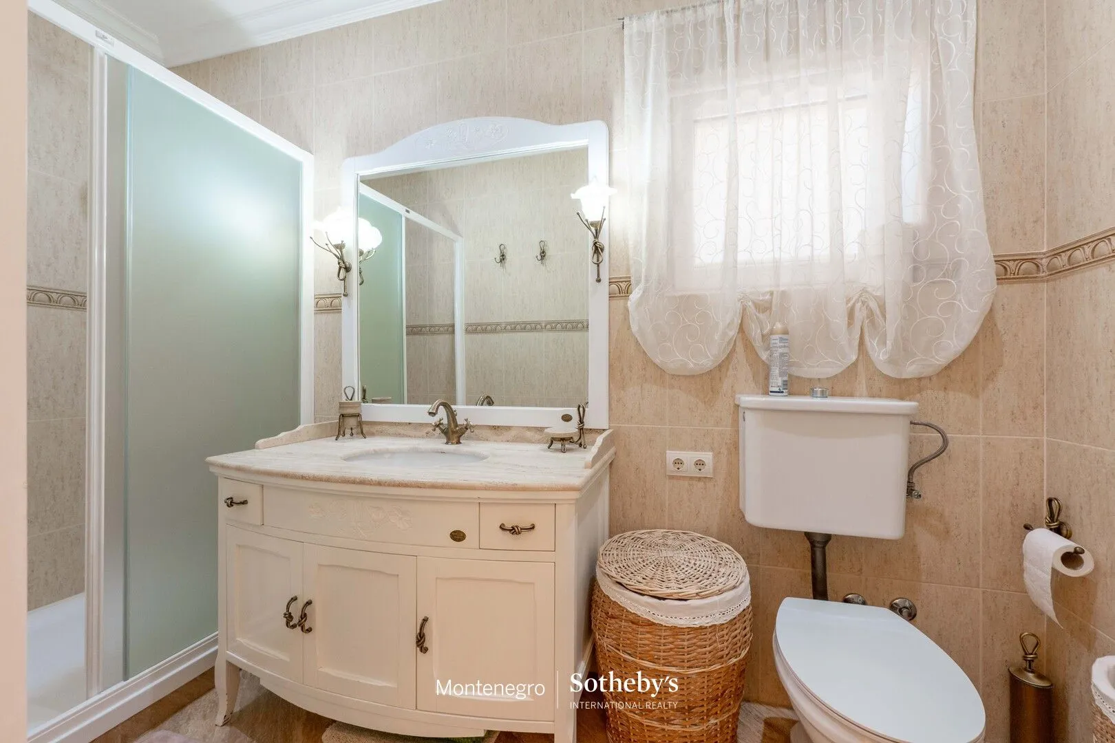 Sale, house, 410m², Blizikuće, Budva