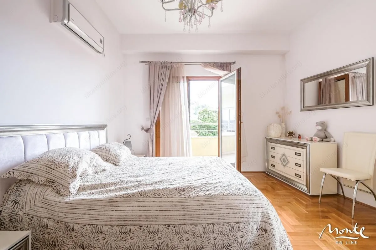 Prodaja, dvosoban stan, 158m², Igalo, Herceg Novi